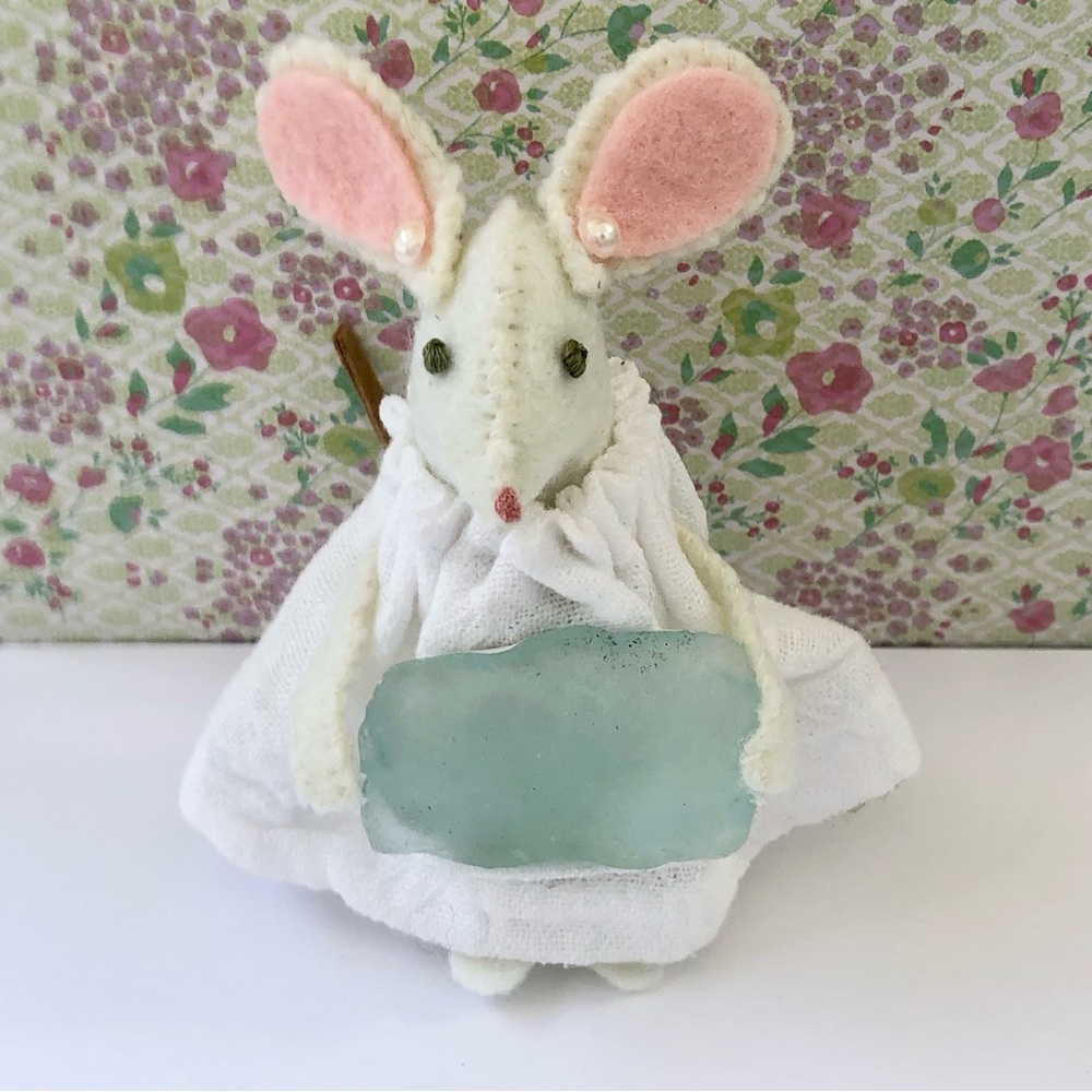 Seaglass beach felt mouse art doll hand-sewn cottage coast seaside collector - Picture 7 of 9
